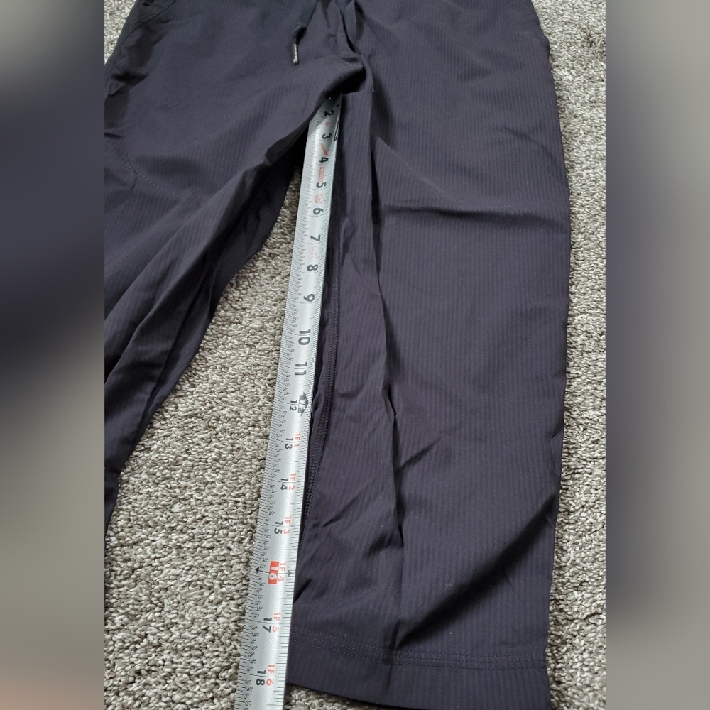 Lululemon Dance Studio Cropped Jogger Pant LIKE NEW size 2 - Picture 10 of 13